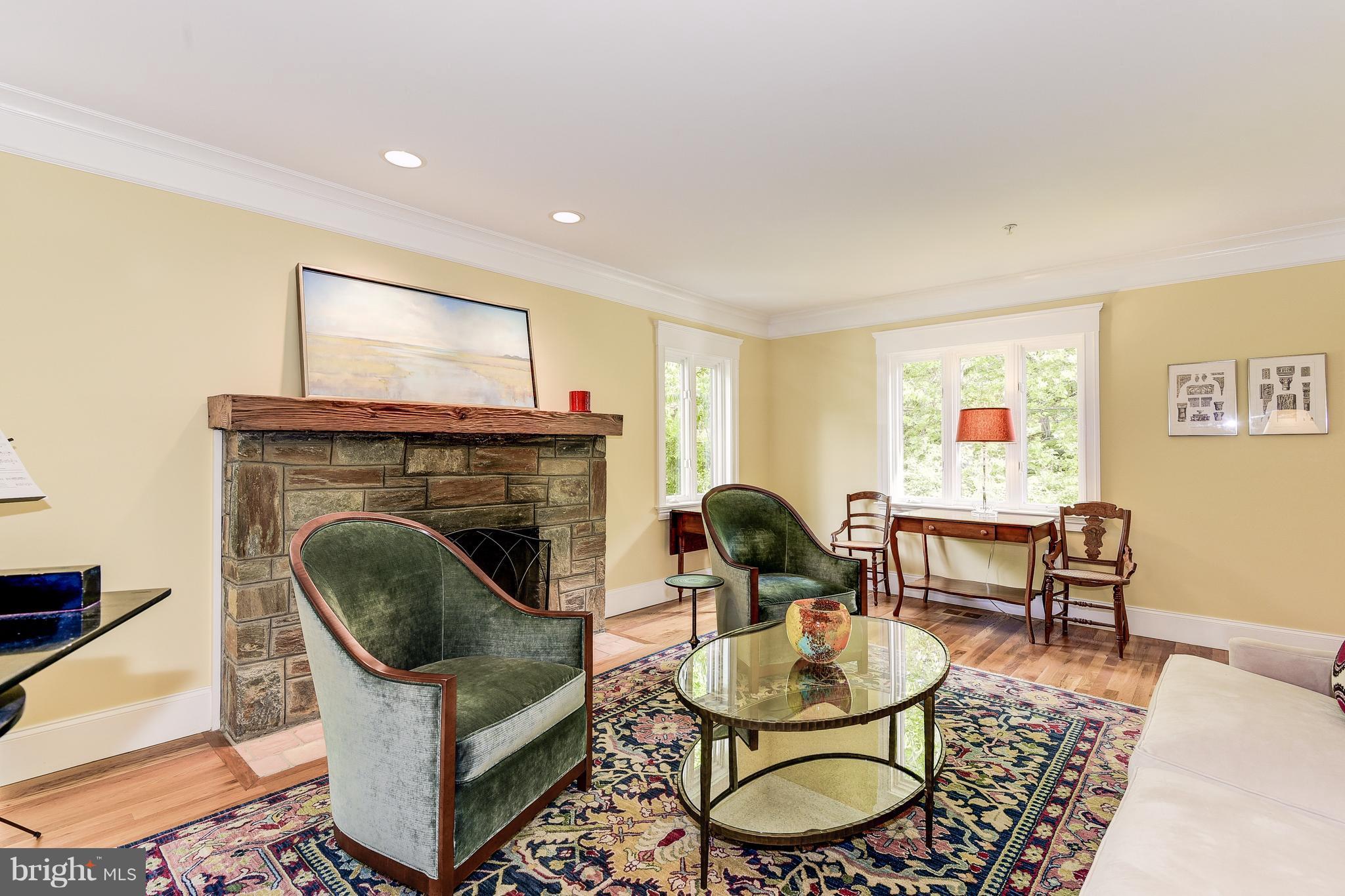 6322 Alcott Road Bethesda, MD 20817 - Photo 3 of 29 Living Room