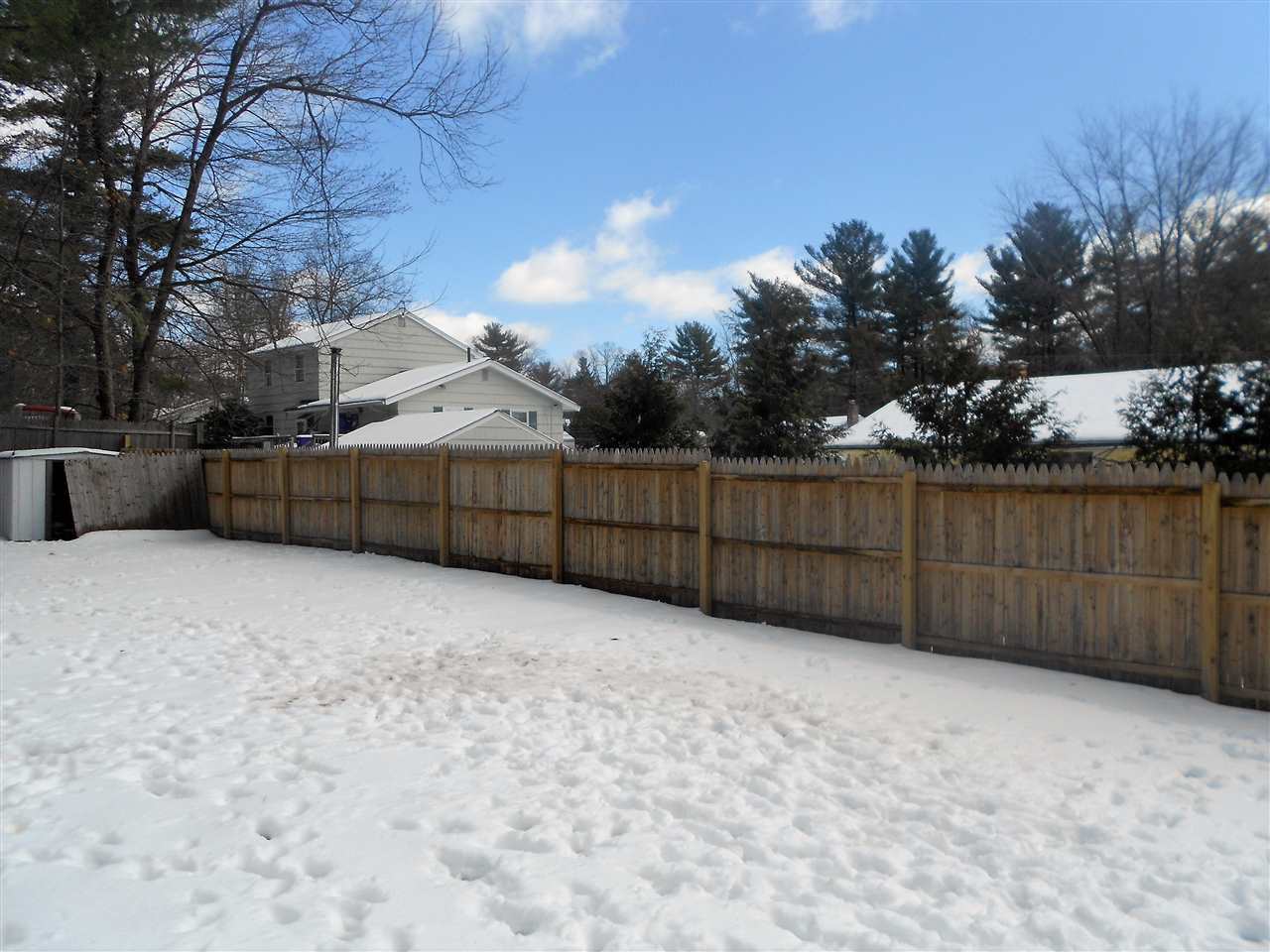 189 Searles Road Nashua, NH 03062 - Photo 4 of 22