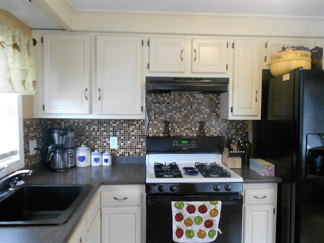 189 Searles Road Nashua, NH 03062 - Photo 5 of 22