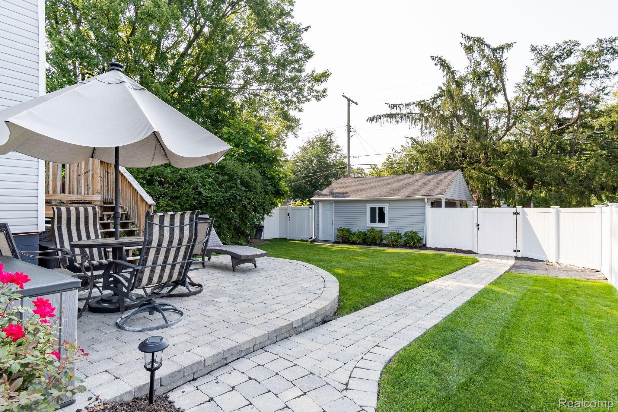 2604 Manchester Road Birmingham, MI 48009 - Photo 48 of 50 48-web-or-mls-2604-Manchester-Rd-48.jpg