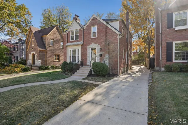 $499,900 | 7712 Stanford Avenue, St. Louis, MO 63130