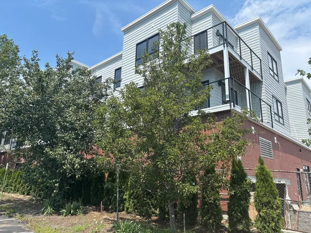 $619,000 | 1391 Main Street, Unit 306, Walpole, MA 02081