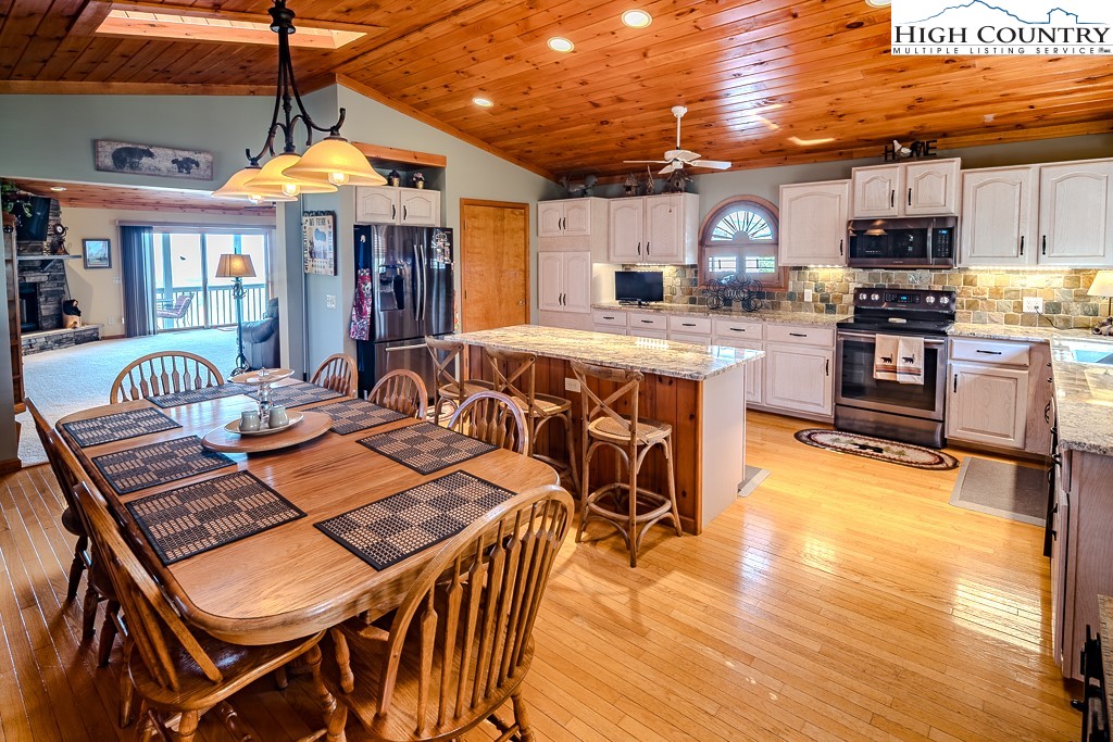 112 North Pinnacle Ridge Road Beech Mountain, NC 28604 - Photo 12 of 37