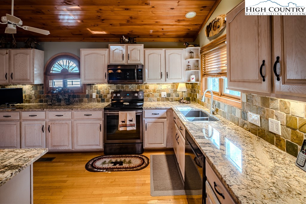 112 North Pinnacle Ridge Road Beech Mountain, NC 28604 - Photo 13 of 37