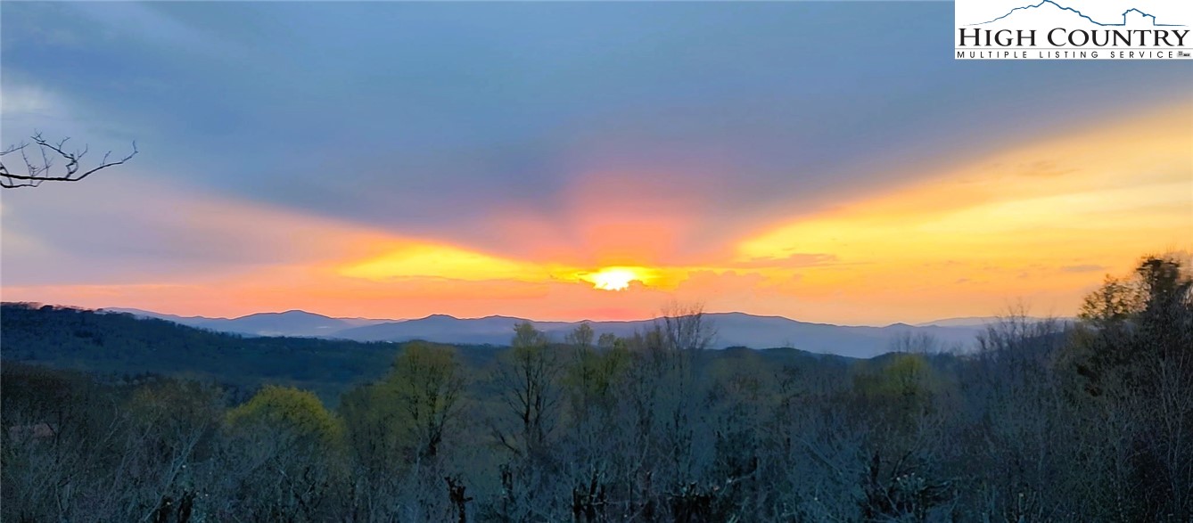 112 North Pinnacle Ridge Road Beech Mountain, NC 28604 - Photo 2 of 37