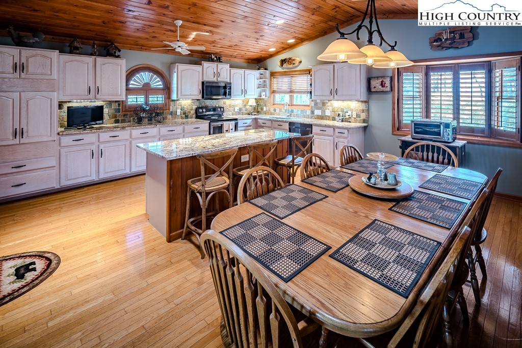 112 North Pinnacle Ridge Road Beech Mountain, NC 28604 - Photo 10 of 37