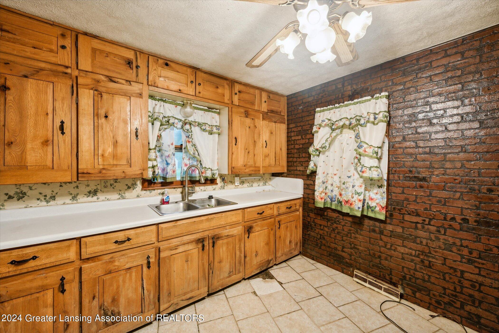 304 Olivet Road Bellevue, MI 49021 - Photo 8 of 23 08-304-Olivet-Rd-Bellevue-MI-49021-Windo