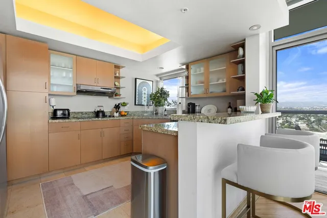 $8,000 | 13700 Marina Pointe Drive, Unit 1423, Marina del Rey, CA 90292