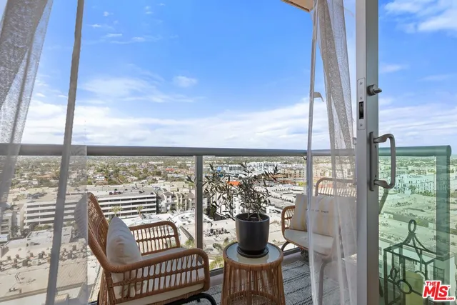 $8,000 | 13700 Marina Pointe Drive, Unit 1423, Marina del Rey, CA 90292