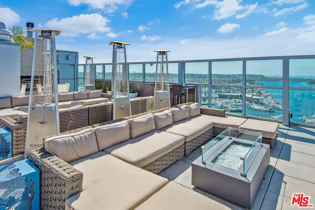 $8,000 | 13700 Marina Pointe Drive, Unit 1423, Marina del Rey, CA 90292