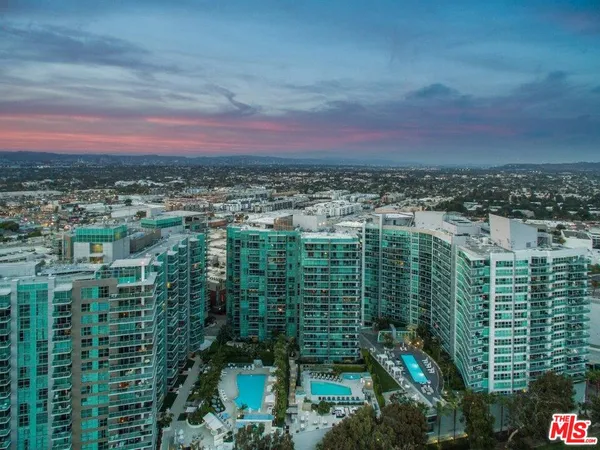 $8,000 | 13700 Marina Pointe Drive, Unit 1423, Marina del Rey, CA 90292