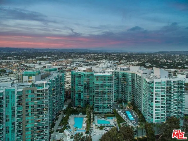 $8,000 | 13700 Marina Pointe Drive, Unit 1423, Marina del Rey, CA 90292