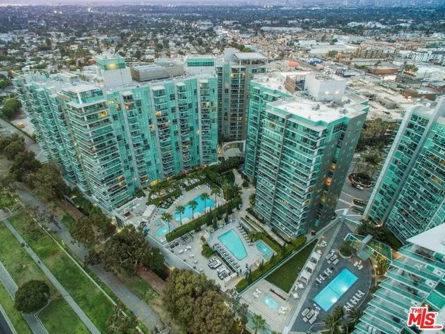 $8,000 | 13700 Marina Pointe Drive, Unit 1423, Marina del Rey, CA 90292