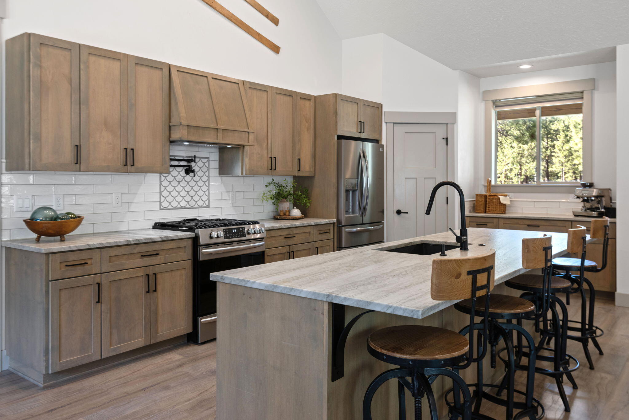 69270 Lariat Sisters, OR 97759 - Photo 8 of 47 Kitchen Island and Pantry