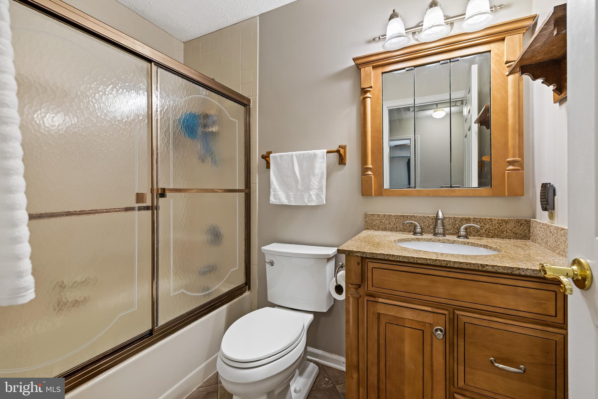 7040 Johnnycake Road Baltimore, MD 21228 - Photo 17 of 31 Hall Full Bath
