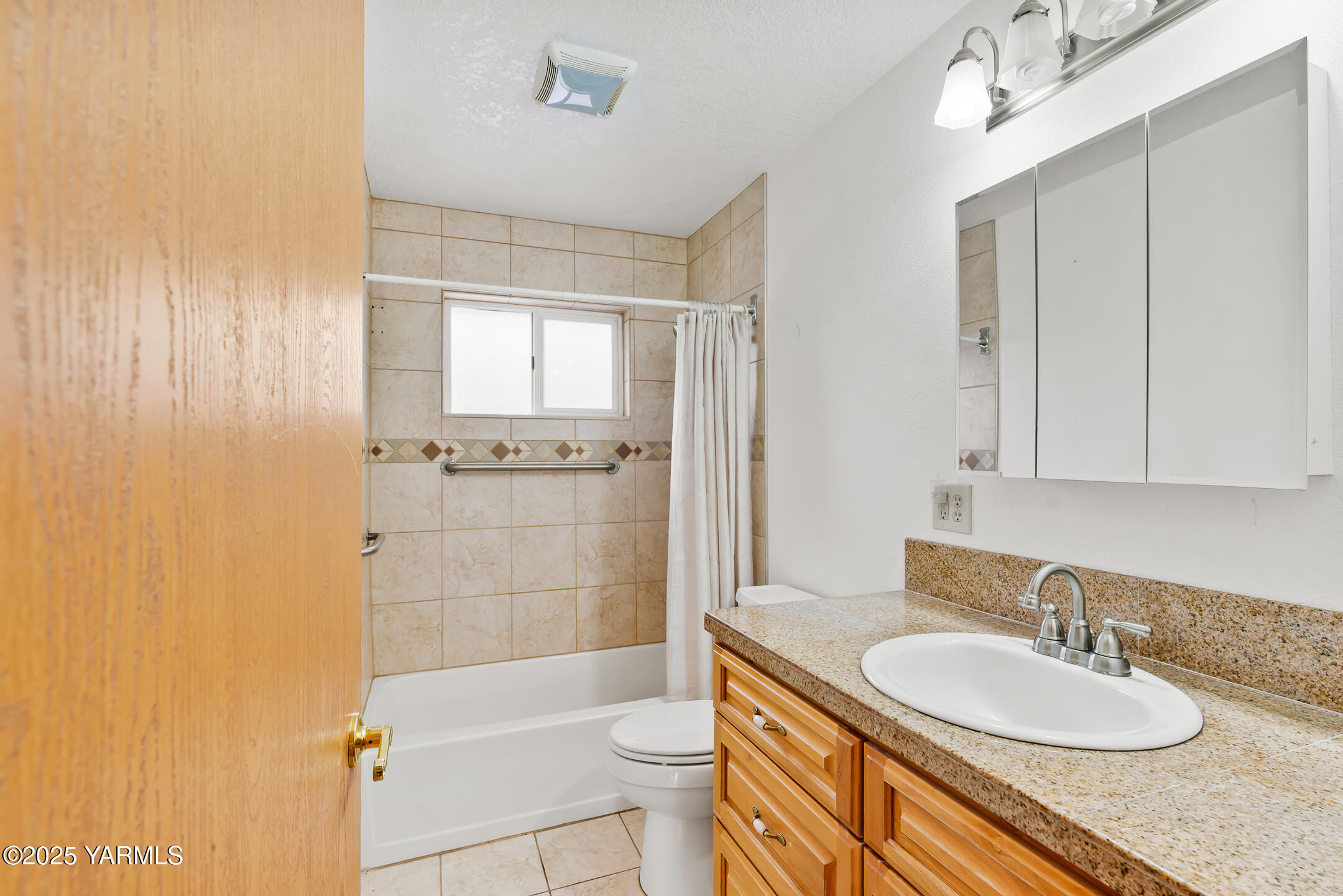 4101 Snowmountain Road Yakima, WA 98908 - Photo 12 of 15 a bathroom with a granite countertop sink toilet mirror vanity and bathtub