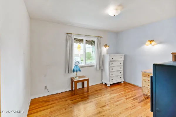 a bed room with a bed and a dresser