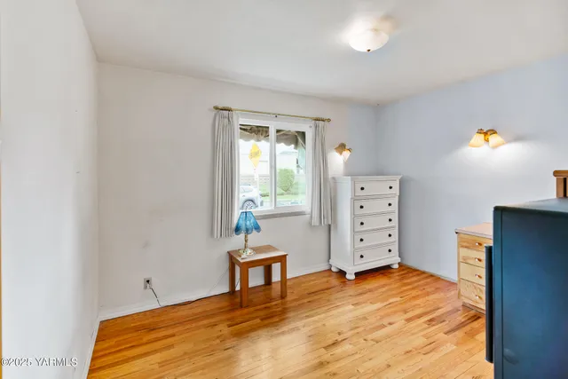 a bed room with a bed and a dresser