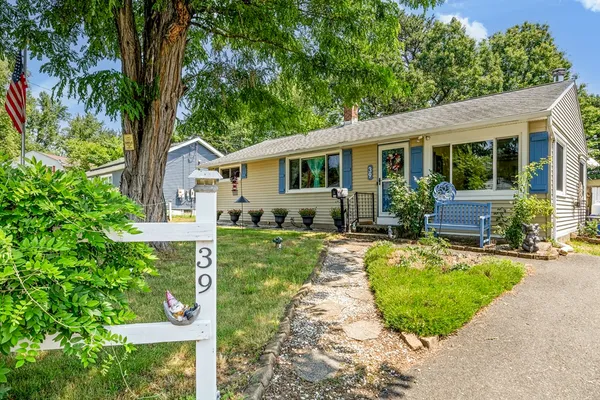 $285,000 | 39 Wakefield Street, Springfield, MA 01151
