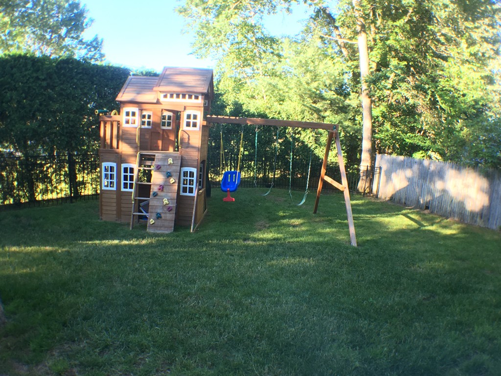 669 Shaker Road Longmeadow, MA 01106 - Photo 6 of 28 a view of a park with a tree