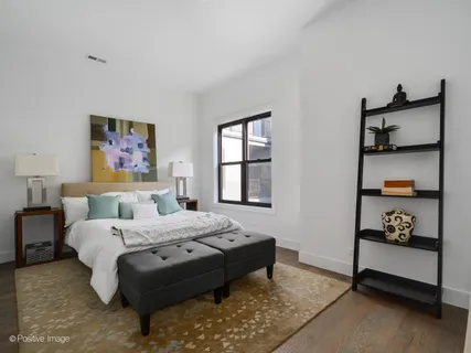 $850,000 | 4840 South Dorchester Avenue, Unit 4, Chicago, IL 60615