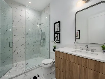 $850,000 | 4840 South Dorchester Avenue, Unit 4, Chicago, IL 60615