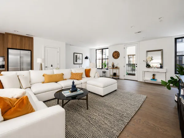 $850,000 | 4840 South Dorchester Avenue, Unit 4, Chicago, IL 60615