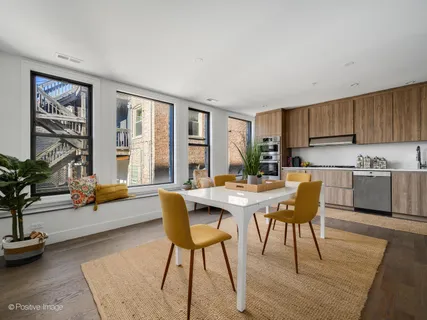$850,000 | 4840 South Dorchester Avenue, Unit 4, Chicago, IL 60615