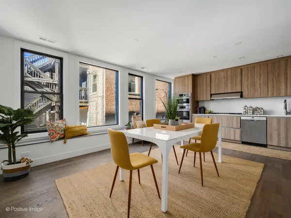 $850,000 | 4840 South Dorchester Avenue, Unit 4, Chicago, IL 60615