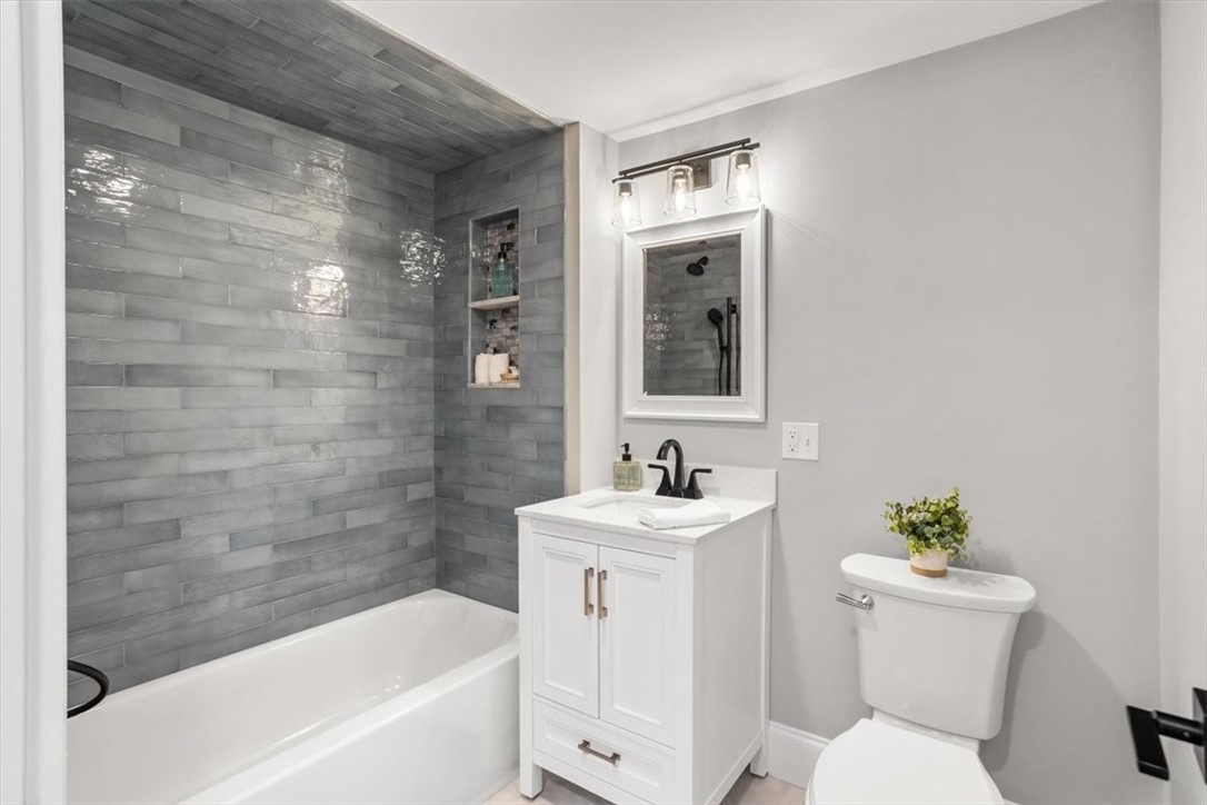 9 Whitwell Place Newport, RI 02840 - Photo 31 of 42