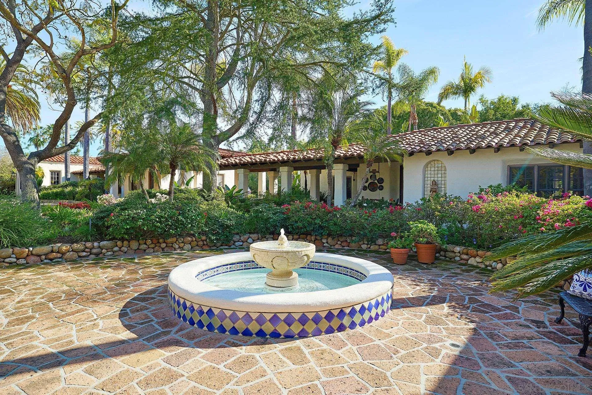 6525 Lago Lindo Rancho Santa Fe, CA 92067 - Photo 11 of 47 Fountain at entry.