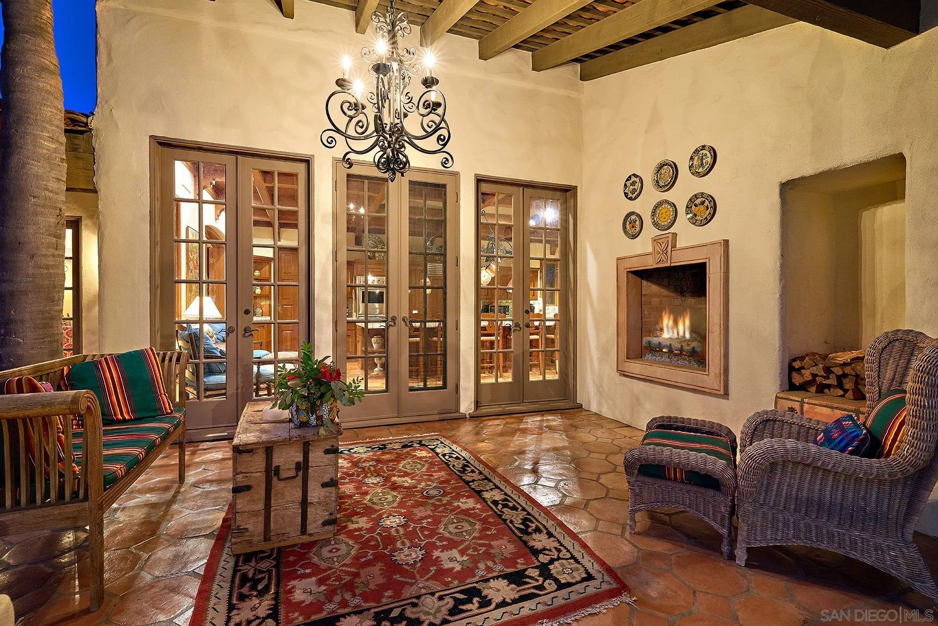 6525 Lago Lindo Rancho Santa Fe, CA 92067 - Photo 8 of 47 Indoor/Outdoor living with fireplace off the kitchen.