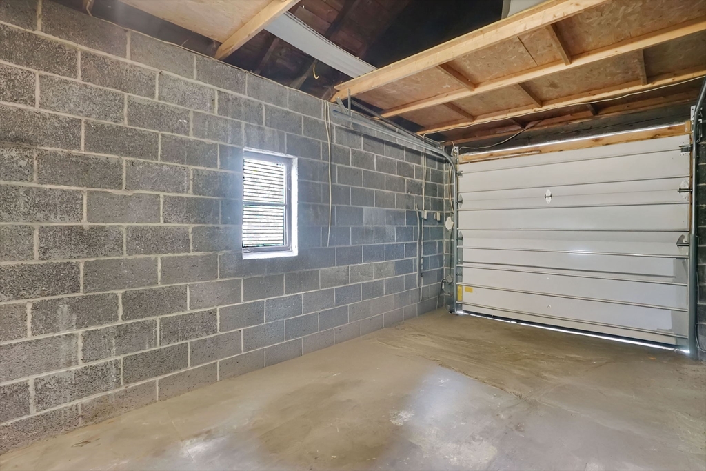 238 Merrimac Avenue Springfield, MA 01104 - Photo 36 of 37 a view of a small room