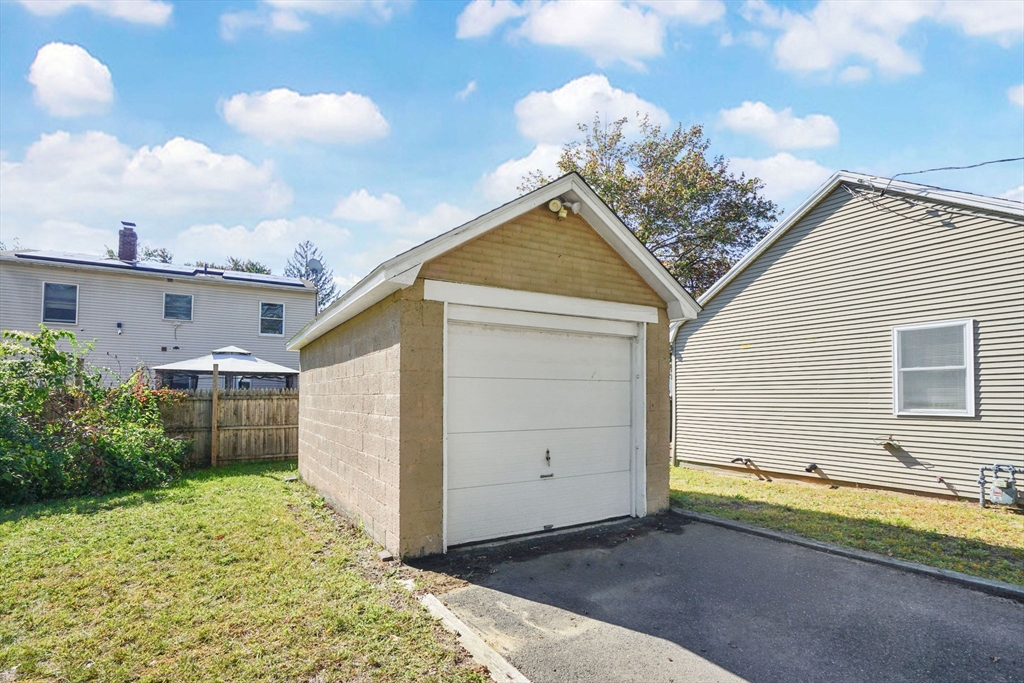 238 Merrimac Avenue Springfield, MA 01104 - Photo 7 of 37