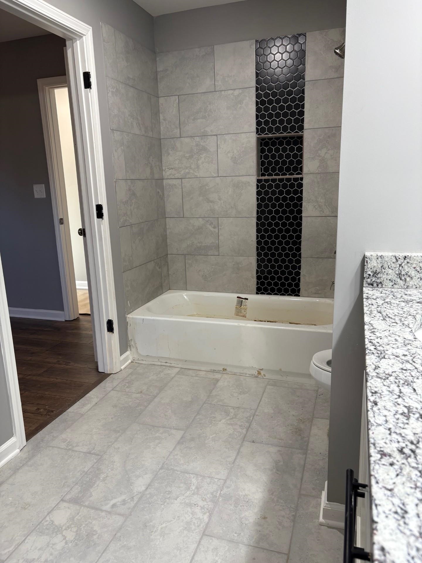 3723 Whittier Road Memphis, TN 38108 - Photo 10 of 11 a bathroom with a bathtub