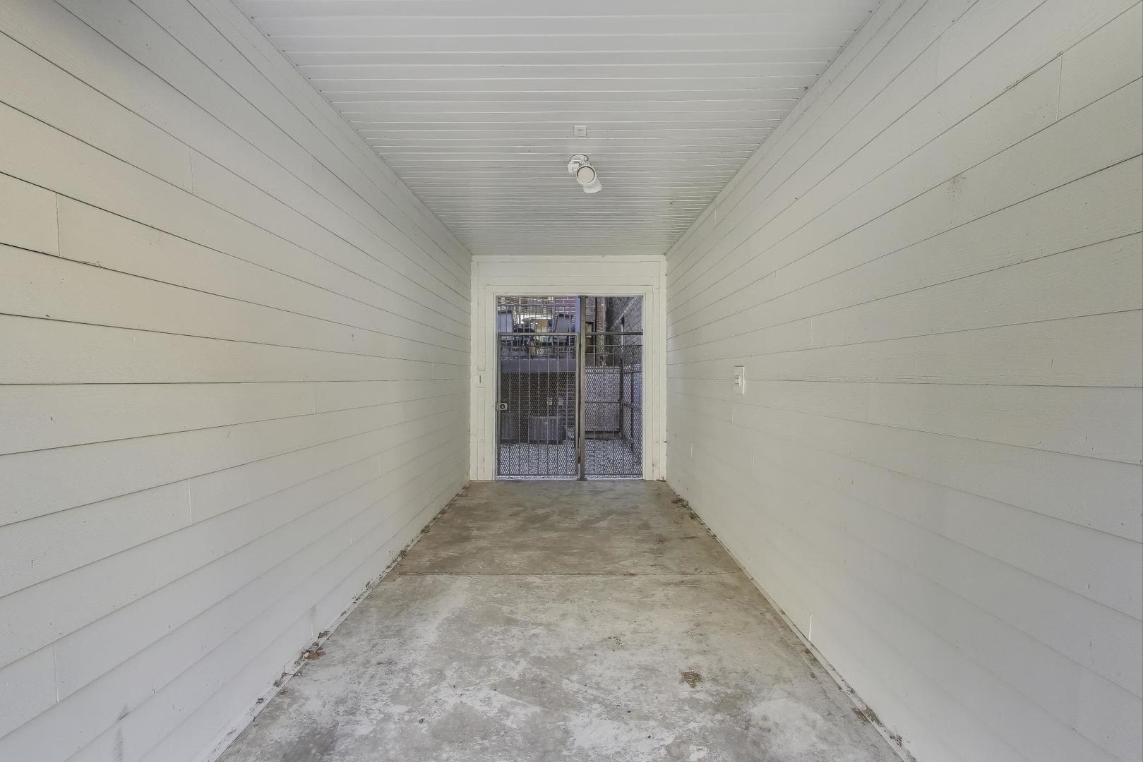 3533 North Fremont Street, Unit 2 Chicago, IL 60657 - Photo 30 of 30 a view of entryway