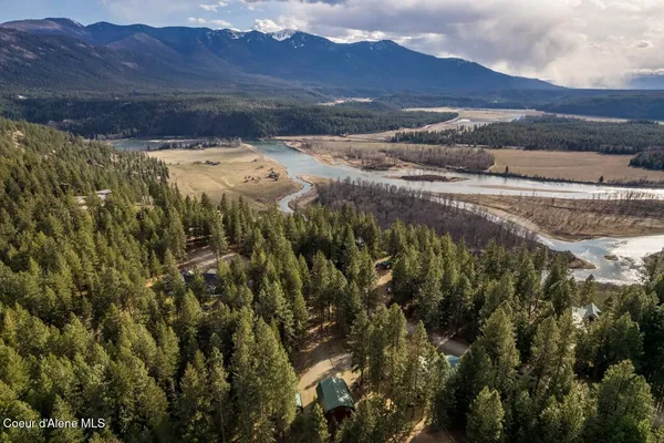 $890,000 | 493 Rim Drive, Moyie Springs, ID 83845