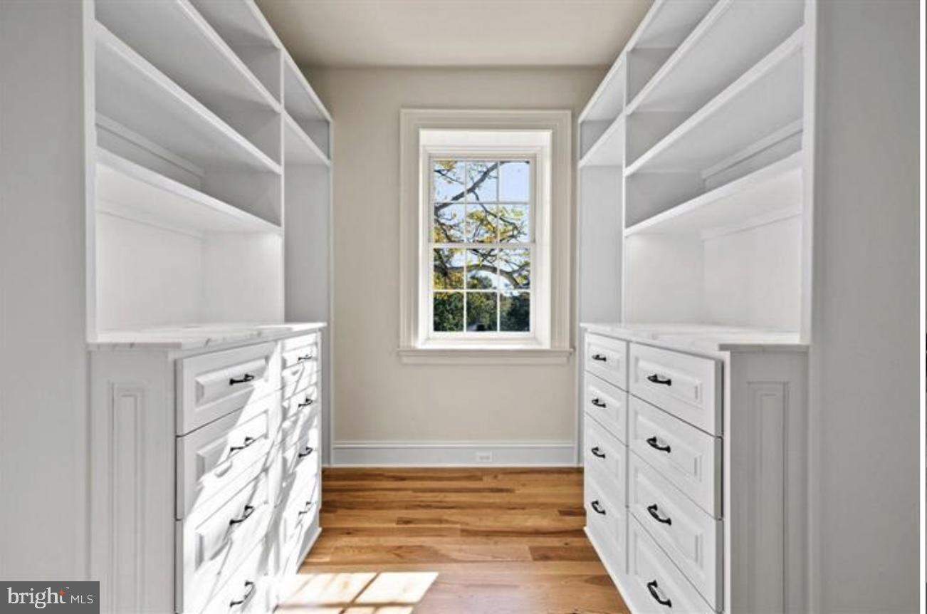 16131 Old York Road Monkton, MD 21111 - Photo 21 of 31 walk in closet with window