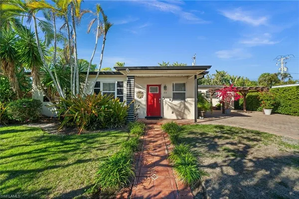 $1,250,000 | 715 10th Street North, Naples, FL 34102