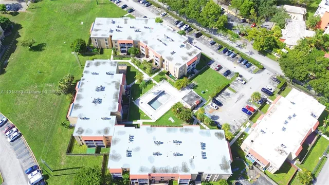 $2,300 | 5231 Geneva Court, Unit 307, Doral, FL 33166