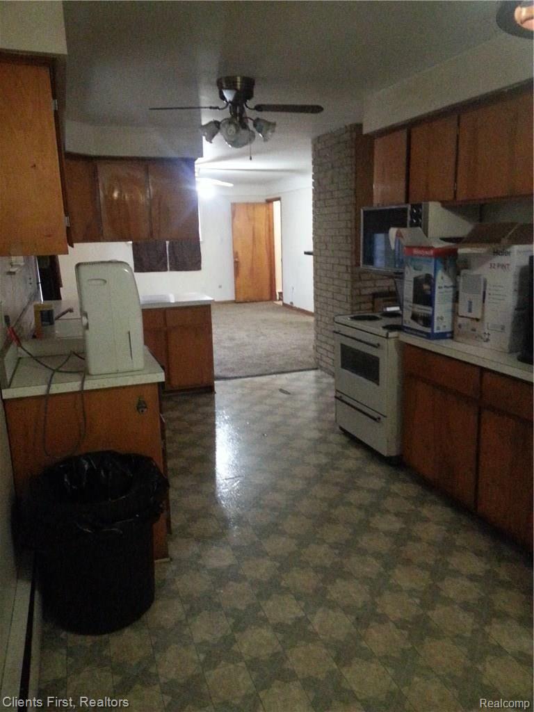 26050 Superior Road Taylor, MI 48180 - Photo 9 of 12 KITCHEN