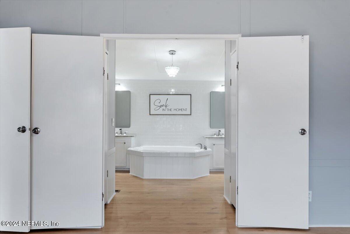 1994 Rose Ridge Court Middleburg, FL 32068 - Photo 19 of 43 Master Bathroom