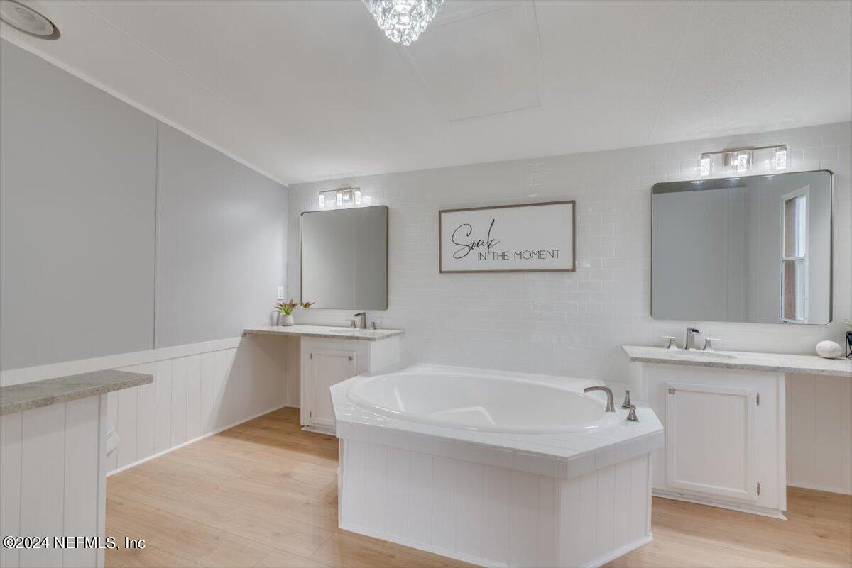 1994 Rose Ridge Court Middleburg, FL 32068 - Photo 21 of 43 Master bathroom