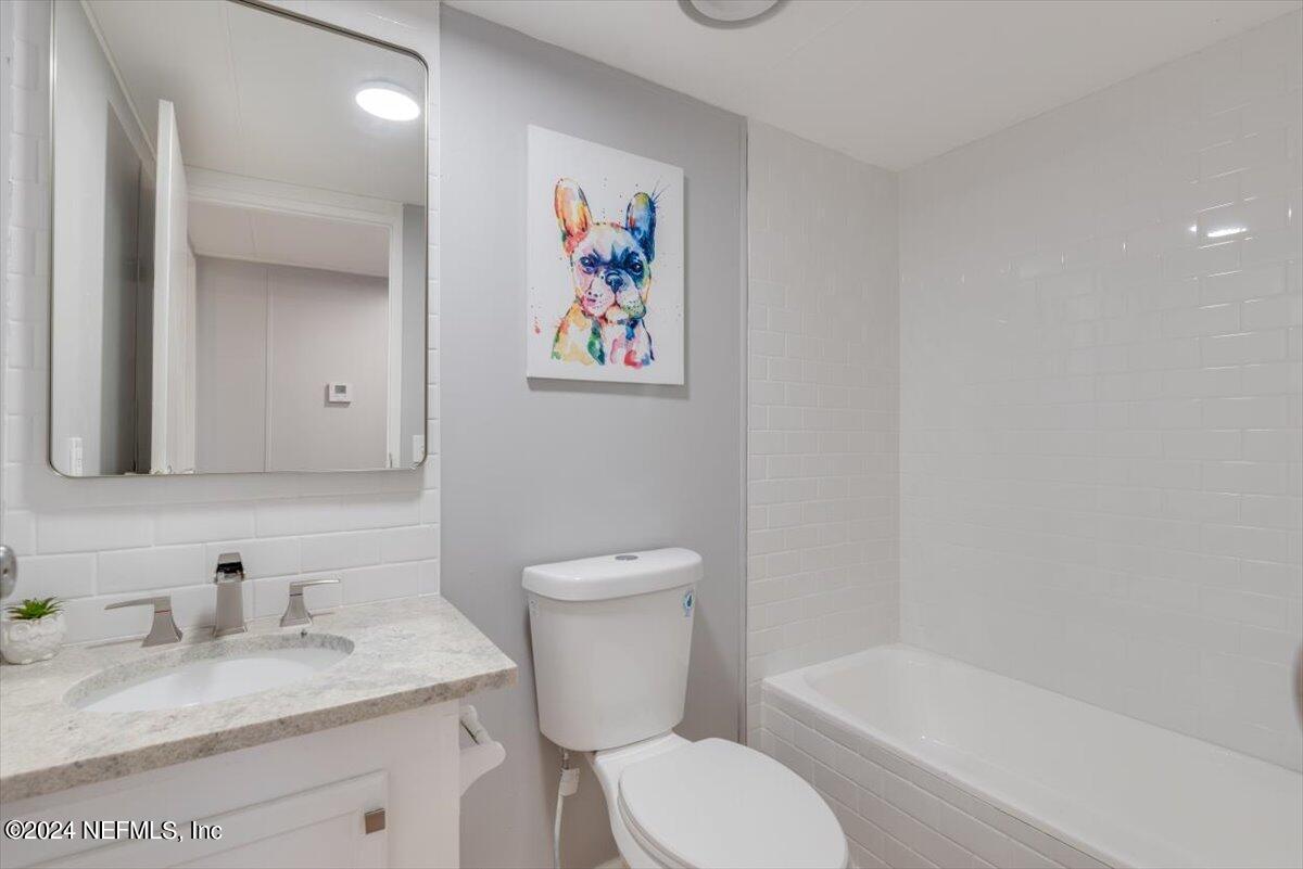 1994 Rose Ridge Court Middleburg, FL 32068 - Photo 26 of 43 Guest Bathroom