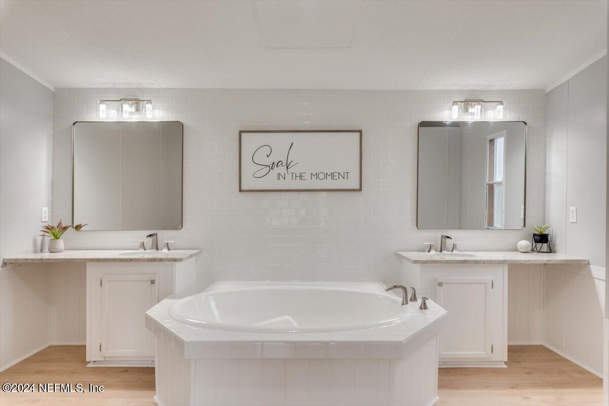 1994 Rose Ridge Court Middleburg, FL 32068 - Photo 4 of 43 Master bathroom