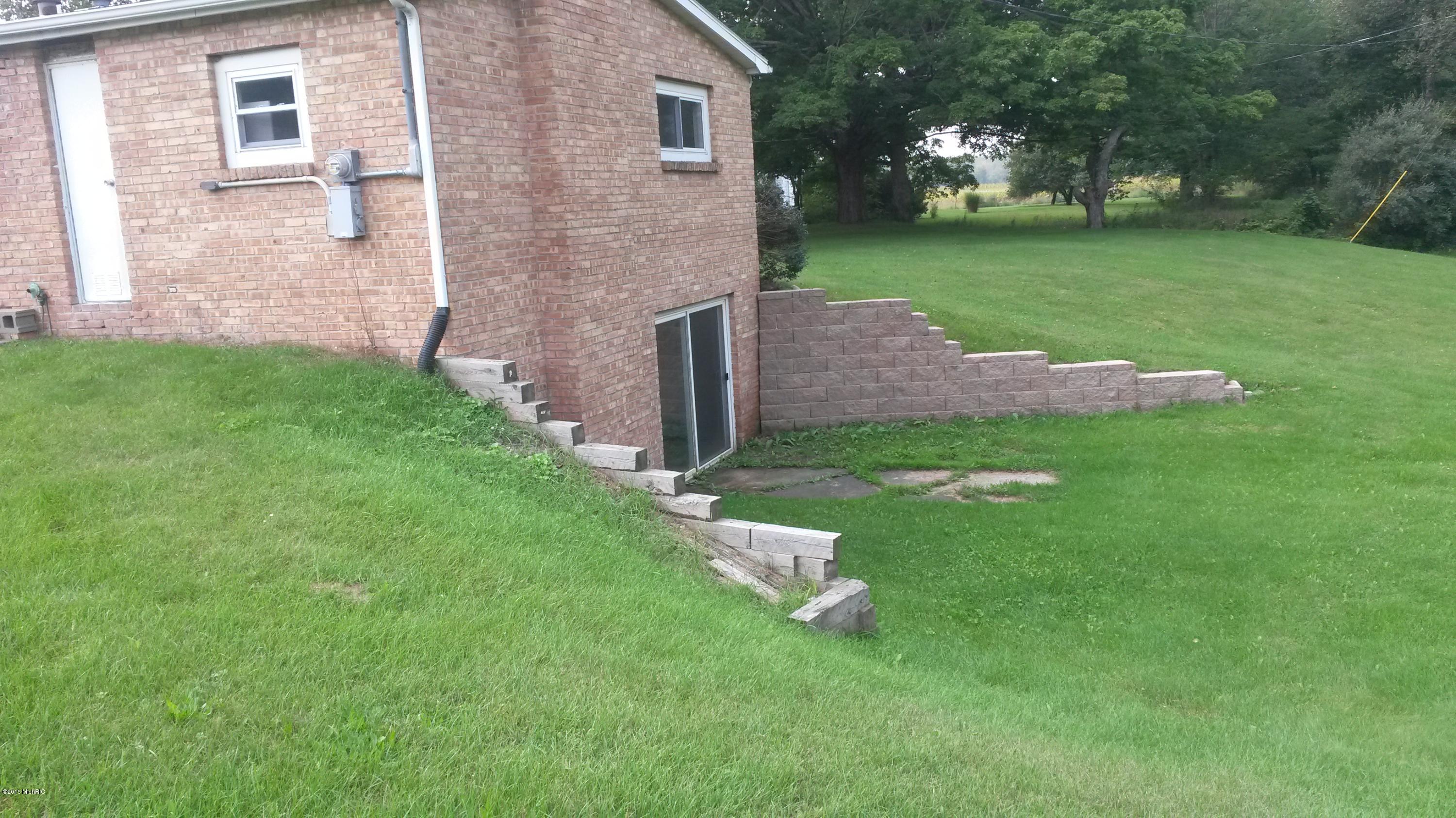8608 Masters Road Howard City, MI 49329 - Photo 13 of 14 20150902_135523