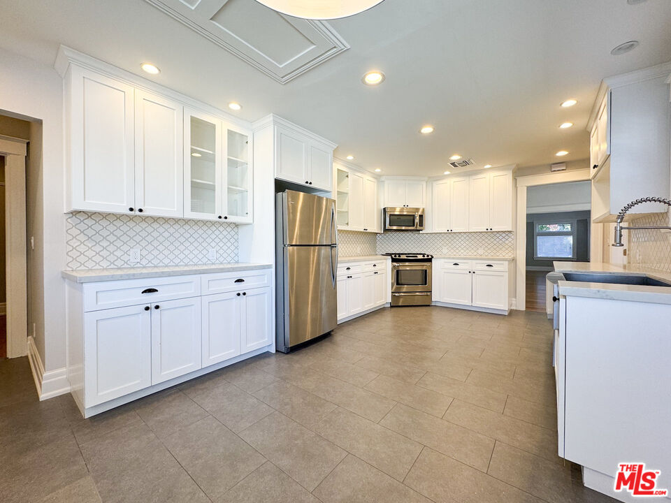 922 West Kensington Road Los Angeles, CA 90026 - Photo 12 of 34