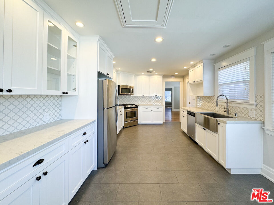 922 West Kensington Road Los Angeles, CA 90026 - Photo 13 of 34