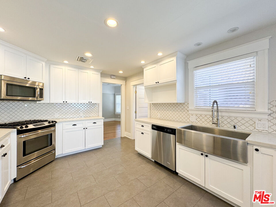 922 West Kensington Road Los Angeles, CA 90026 - Photo 14 of 34