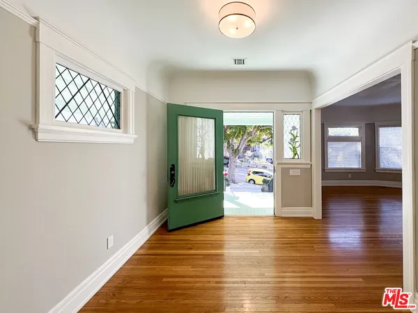 $5,620 | 922 West Kensington Road, Los Angeles, CA 90026